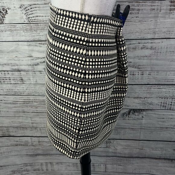 Chelsea & Theodore Skirt size 8 Black Ivory Tweed Straight Above Knee Casual - Picture 8 of 10
